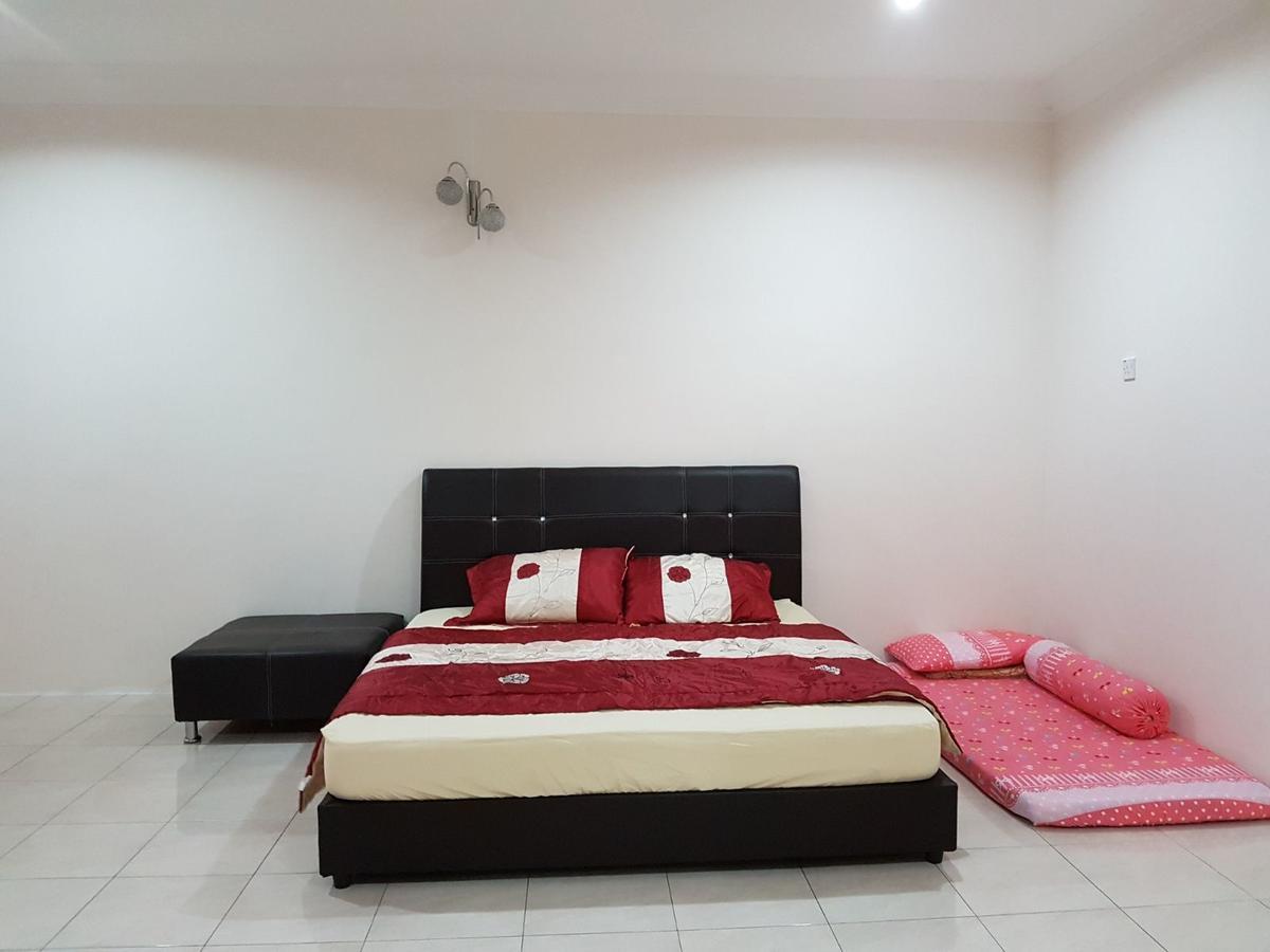 Big Garden Homestay Пантай Ремис Екстериор снимка