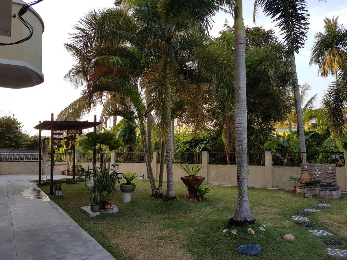 Big Garden Homestay Пантай Ремис Екстериор снимка