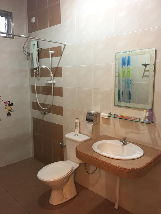 Big Garden Homestay Пантай Ремис Екстериор снимка